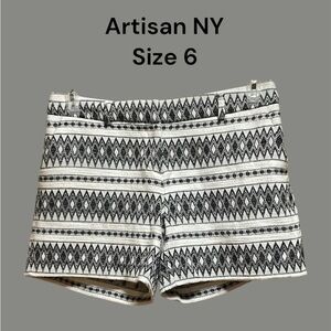Artisan NY Women's Black and White Patterned Shorts size 6